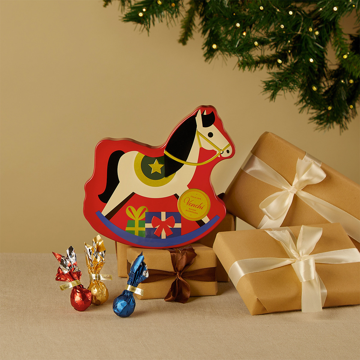 猫のロッキングホースフィギュア クリスマス 11月1日(土)9:00より発売】ロッキングホース缶クリスマス アリス